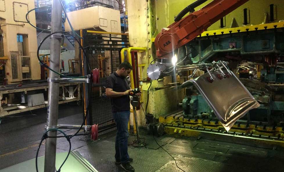 IKCO pressing line, teaching points to ABB robot